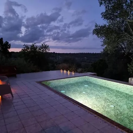 Trullo Piccola Lucertola In Valle D'itria…